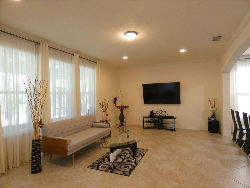 Image 7 of property listing at 10638 ARBOR VIEW BOULEVARD, Orlando, FL 32825