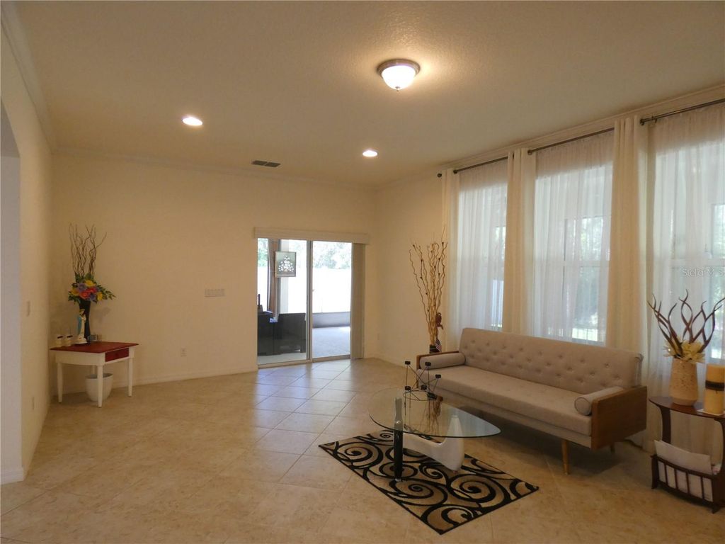 Image 8 of property listing at 10638 ARBOR VIEW BOULEVARD, Orlando, FL 32825