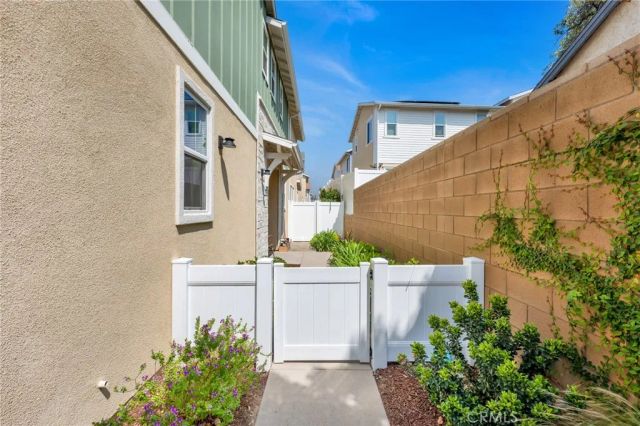 13423 W Saddle Rock Place, Sylmar, CA 91342