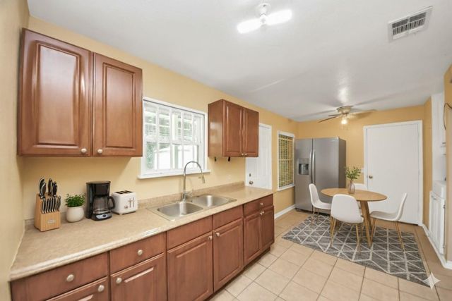 5202 Pensdale Street, Houston, TX 77033