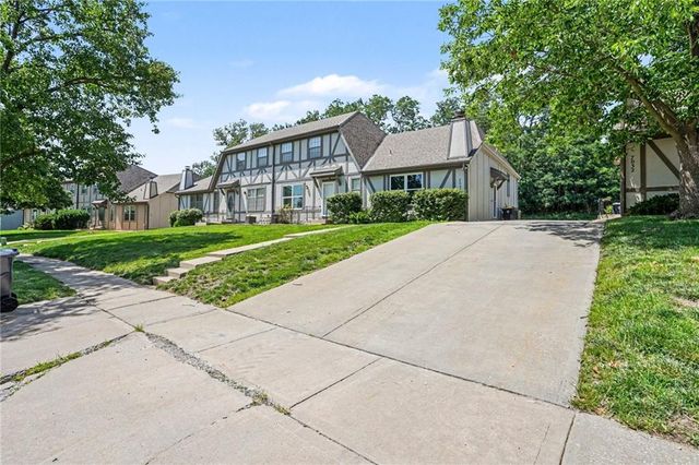 7028 N Fisk Court, Kansas City, MO 64151