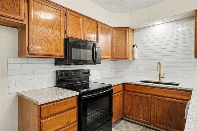 7028 N Fisk Court, Kansas City, MO 64151