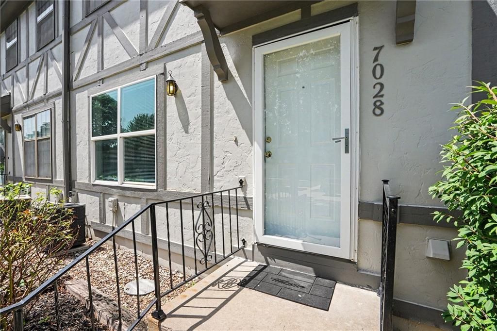 7028 N Fisk Court, Kansas City, MO 64151