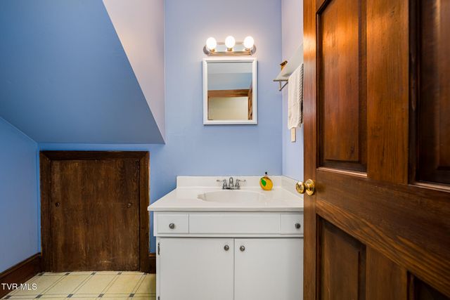 282 Horseshoe Bend Road, Jonesborough, TN 37659