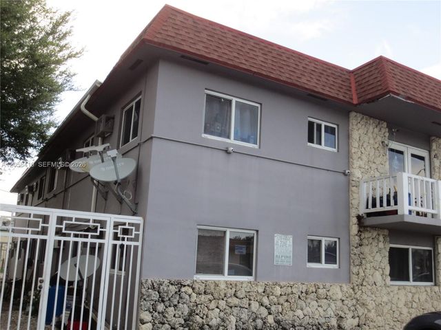 85 W 28th St, Hialeah, FL 33010