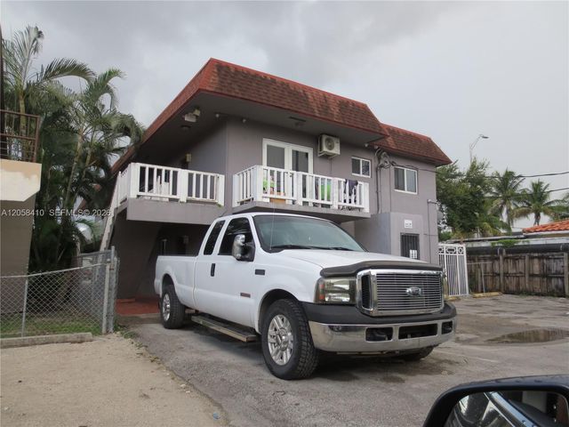 85 W 28th St, Hialeah, FL 33010
