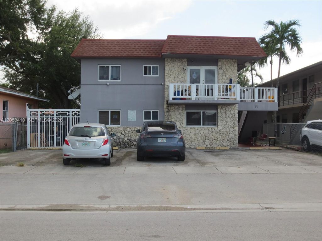 85 W 28th St, Hialeah, FL 33010