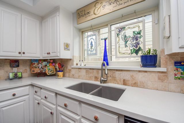 1023 Cardinal Avenue, Sugar Land, TX 77478