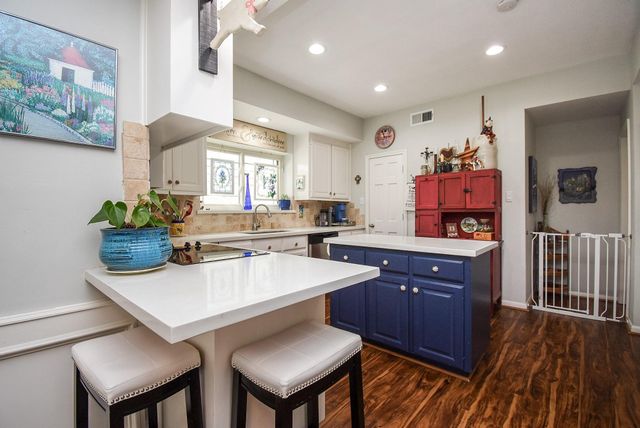 1023 Cardinal Avenue, Sugar Land, TX 77478