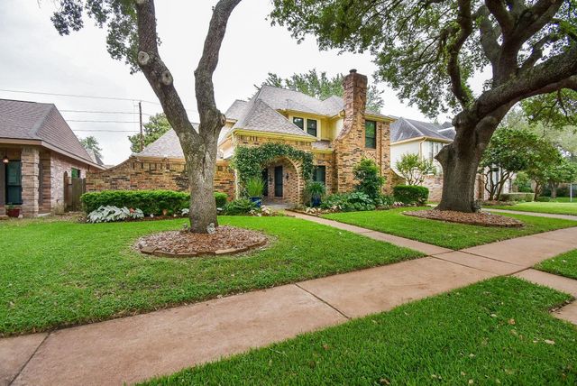 1023 Cardinal Avenue, Sugar Land, TX 77478