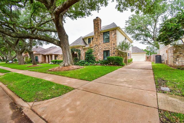1023 Cardinal Avenue, Sugar Land, TX 77478