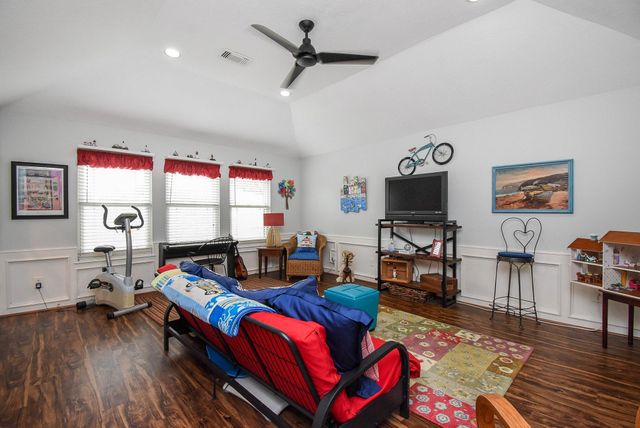 1023 Cardinal Avenue, Sugar Land, TX 77478