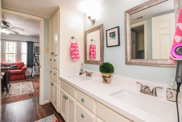 1023 Cardinal Avenue, Sugar Land, TX 77478