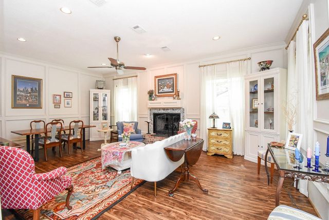 1023 Cardinal Avenue, Sugar Land, TX 77478