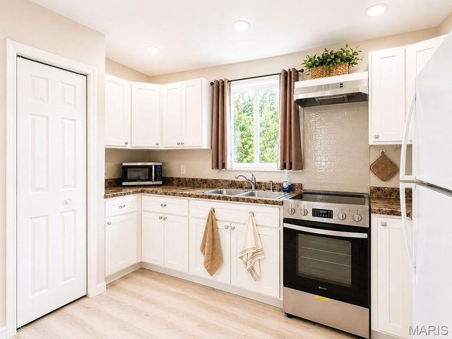 8895 Victoria Ln, French Village, MO 63036