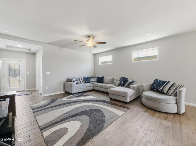 13721 Flora Vista Avenue, Horizon City, TX 79928