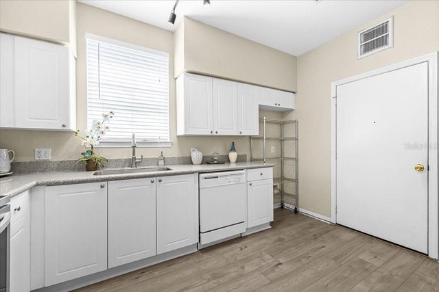 4007 FOXTAIL PALM COURT, Tampa, FL 33624