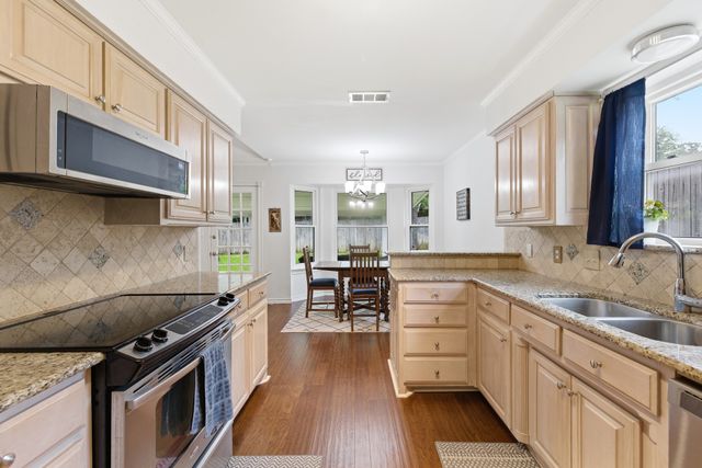 8721 Irongate Drive, North Richland Hills, TX 76182