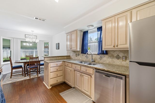 8721 Irongate Drive, North Richland Hills, TX 76182