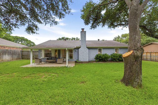 8721 Irongate Drive, North Richland Hills, TX 76182
