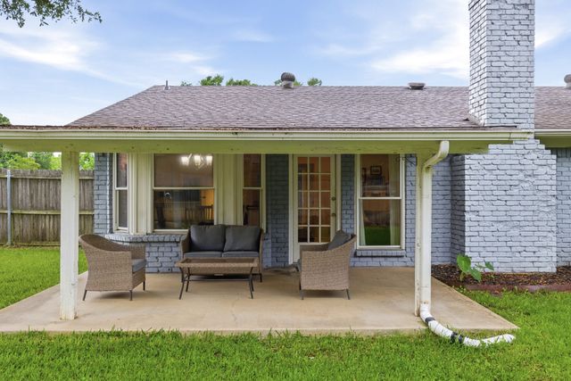 8721 Irongate Drive, North Richland Hills, TX 76182