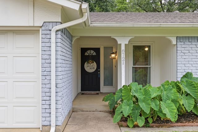 8721 Irongate Drive, North Richland Hills, TX 76182