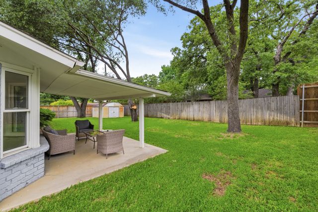 8721 Irongate Drive, North Richland Hills, TX 76182