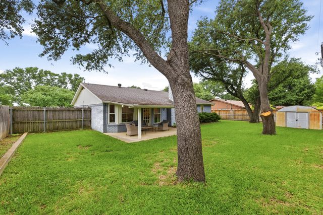 8721 Irongate Drive, North Richland Hills, TX 76182