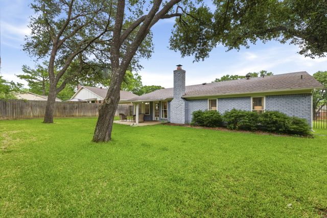 8721 Irongate Drive, North Richland Hills, TX 76182
