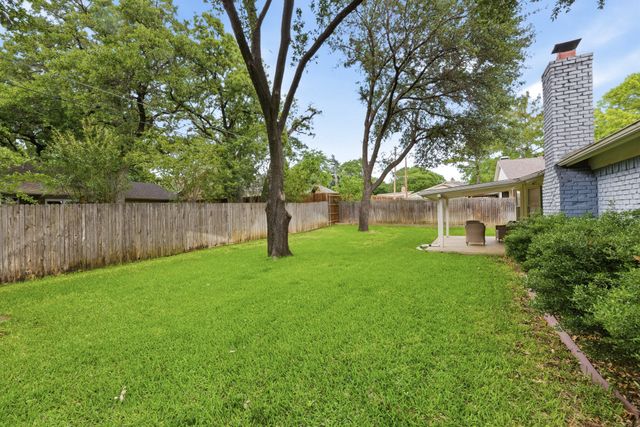 8721 Irongate Drive, North Richland Hills, TX 76182