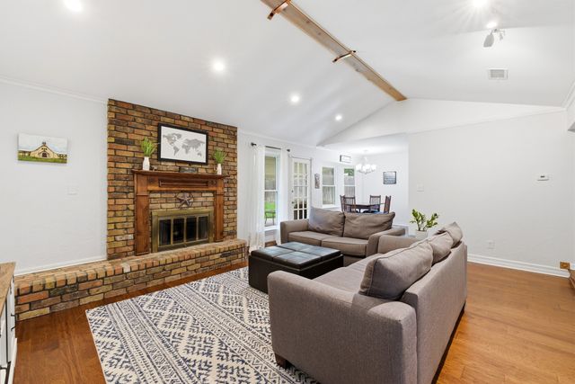 8721 Irongate Drive, North Richland Hills, TX 76182
