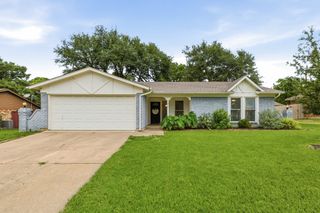 8721 Irongate Drive, North Richland Hills, TX 76182