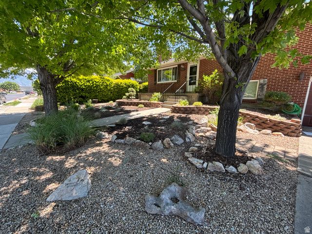 601 W LA SALLE DR, Murray, UT 84123