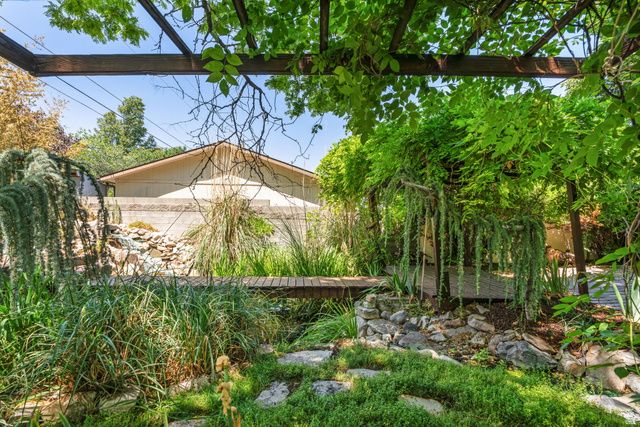 601 W LA SALLE DR, Murray, UT 84123