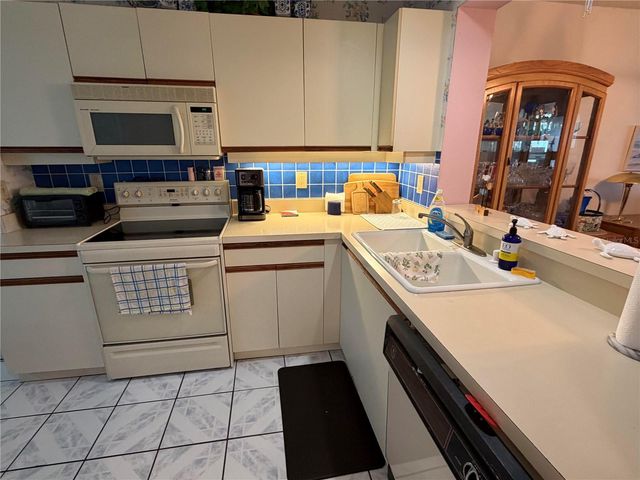 4570 PINEBROOK CIRCLE 204, Bradenton, FL 34209