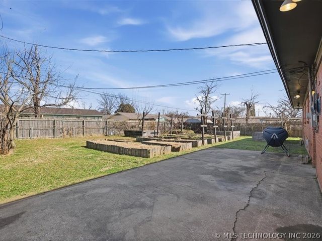 7521 E 27th Street S, Tulsa, OK 74129