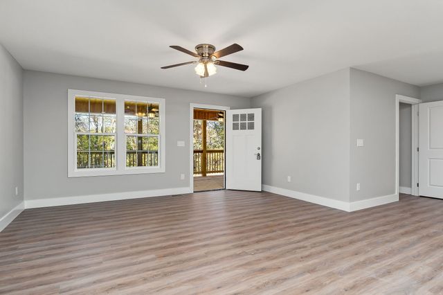 1053 Benton Tidwell Rd, Hilham, TN 38568