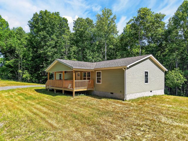 1053 Benton Tidwell Rd, Hilham, TN 38568