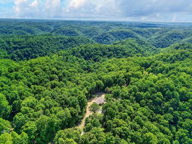 1053 Benton Tidwell Rd, Hilham, TN 38568