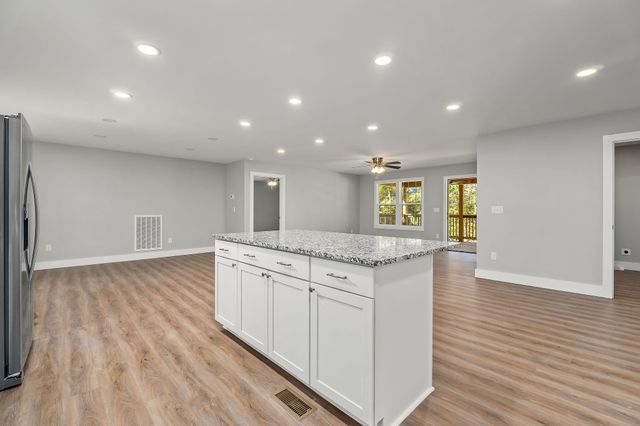 1053 Benton Tidwell Rd, Hilham, TN 38568