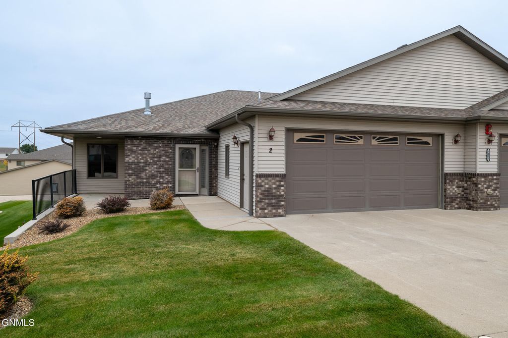 3400 Baltus Lane, Bismarck, ND 58501 photo 2