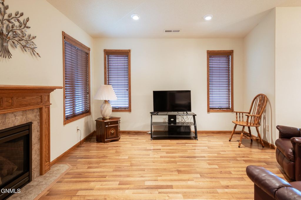 3400 Baltus Lane, Bismarck, ND 58501 photo 4