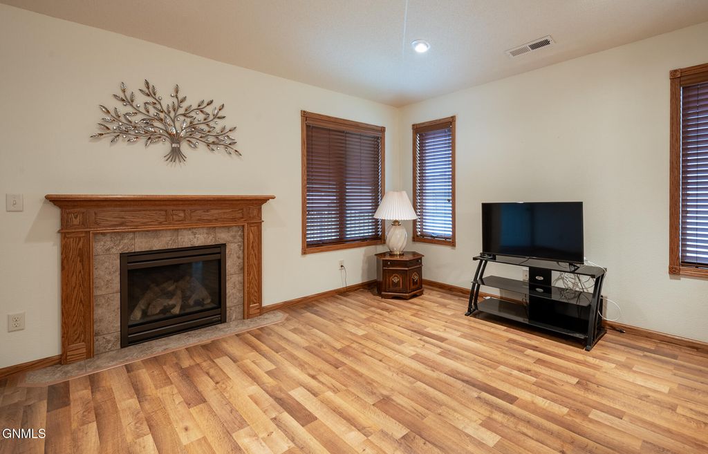 3400 Baltus Lane, Bismarck, ND 58501 photo 5