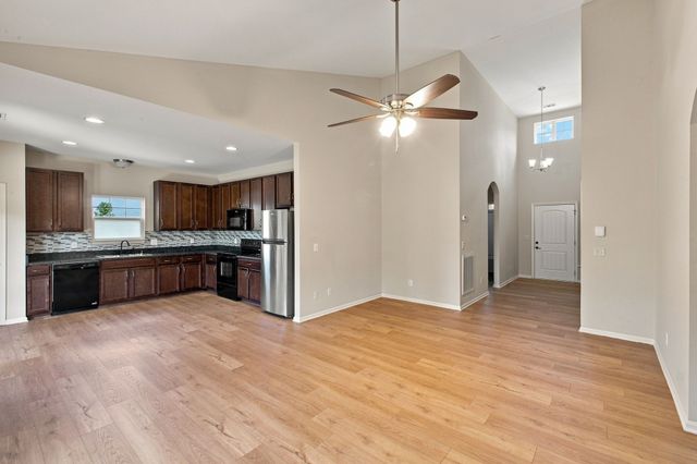 211 Wyburn Pl, Burns, TN 37029