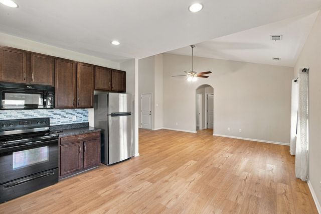 211 Wyburn Pl, Burns, TN 37029