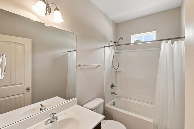 211 Wyburn Pl, Burns, TN 37029