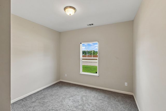 211 Wyburn Pl, Burns, TN 37029