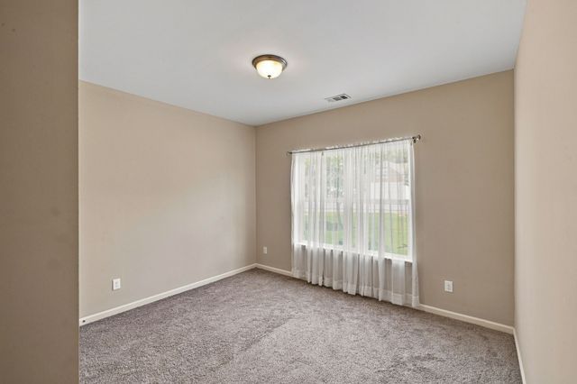 211 Wyburn Pl, Burns, TN 37029