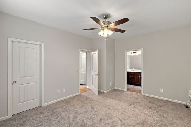 211 Wyburn Pl, Burns, TN 37029