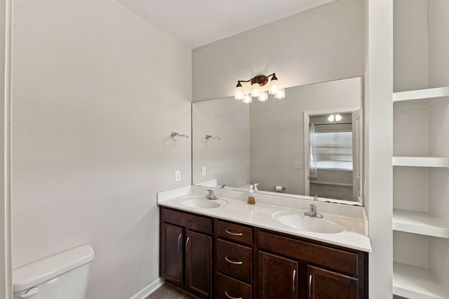 211 Wyburn Pl, Burns, TN 37029